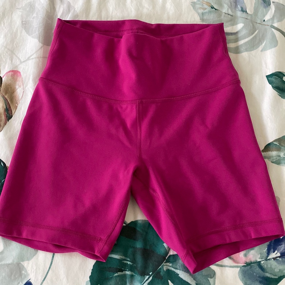 Lululemon size 8 wunder train short in magenta
